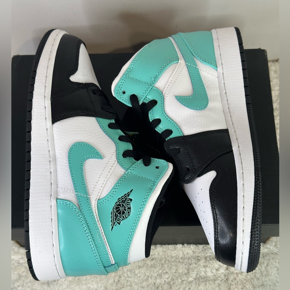 Jordan 1 Mid - Picture 5 of 11
